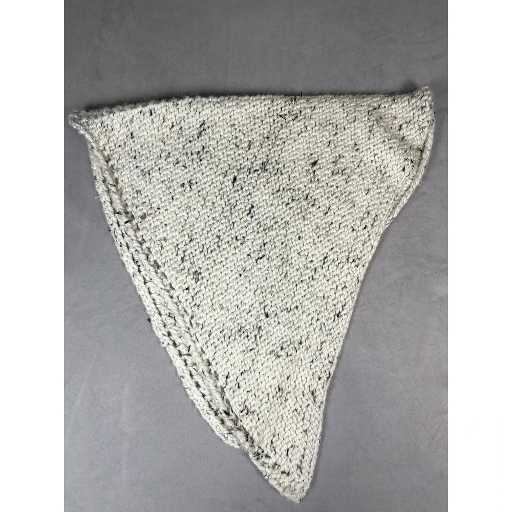 Handmade Chunky Knit Triangle Scarf Cream Speckled Donegal Wool Blend‎ Wrap
